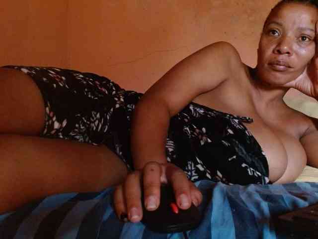 diamondboobs44dddx webcam