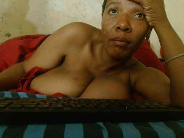 diamondboobs44dddx webcam