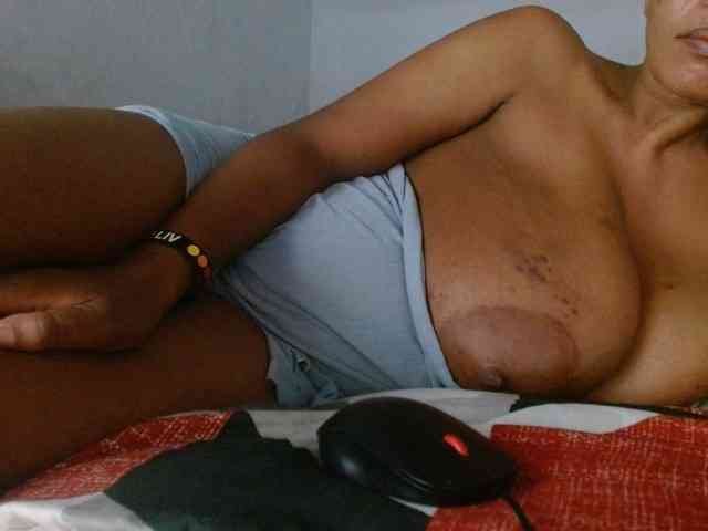 diamondboobs44dddx webcam