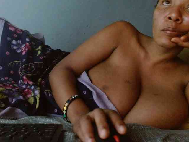 diamondboobs44dddx webcam