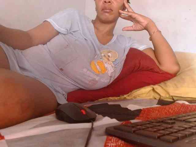 diamondboobs44dddx webcam