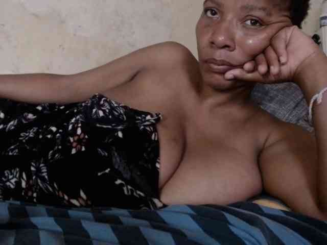 diamondboobs44dddx webcam