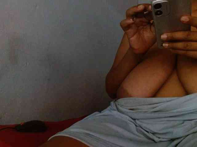 diamondboobs44dddx webcam