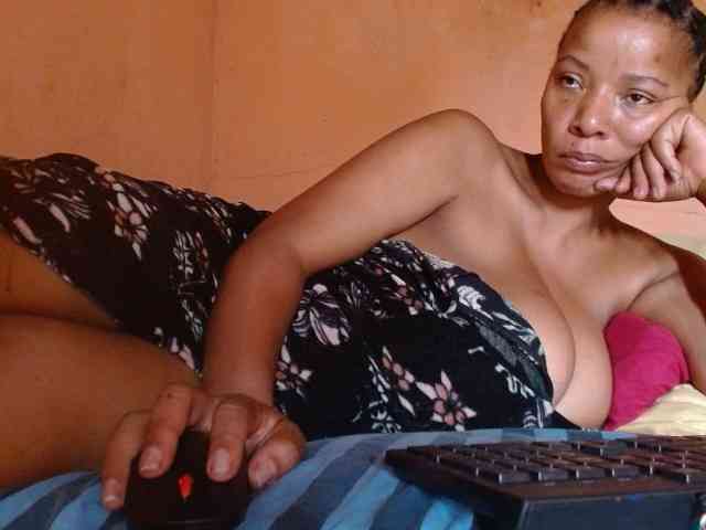 diamondboobs44dddx webcam