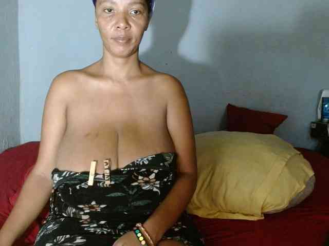 diamondboobs44dddx webcam