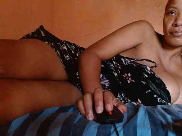 diamondboobs44dddx webcam