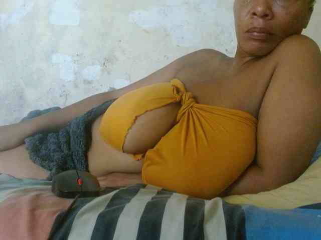 diamondboobs44dddx webcam