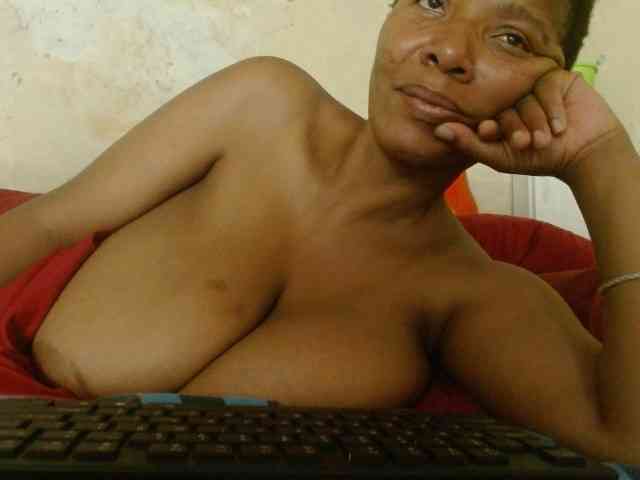 diamondboobs44dddx webcam