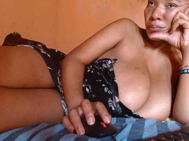 diamondboobs44dddx webcam