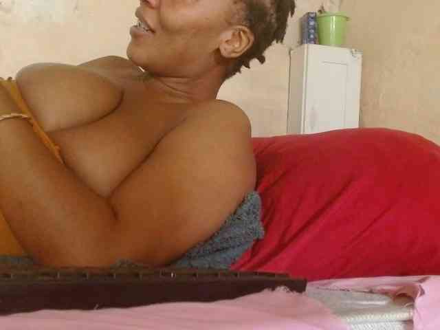 diamondboobs44dddx webcam