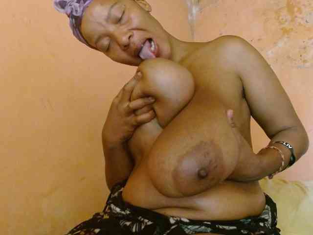 diamondboobs44dddx webcam