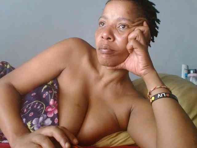 diamondboobs44dddx webcam