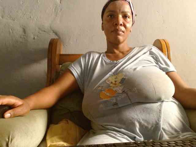 diamondboobs44dddx webcam