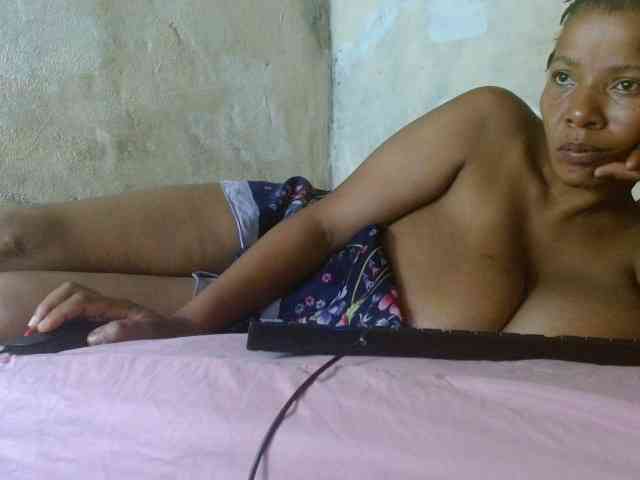 diamondboobs44dddx webcam