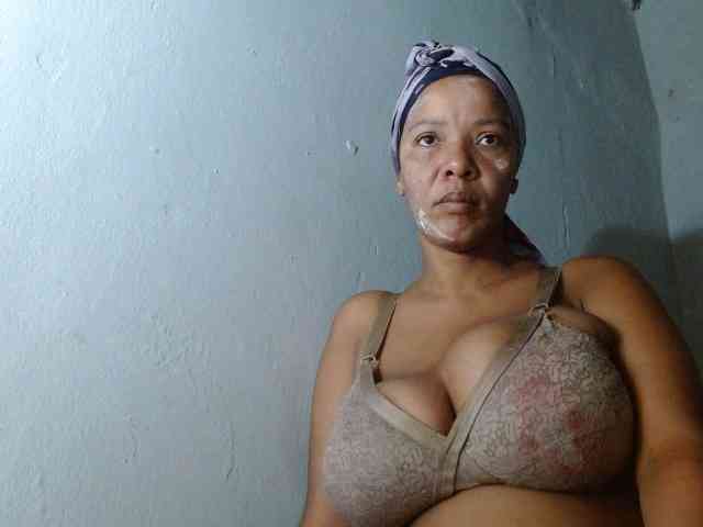 diamondboobs44dddx webcam