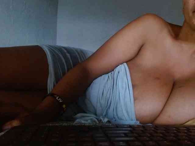 diamondboobs44dddx webcam