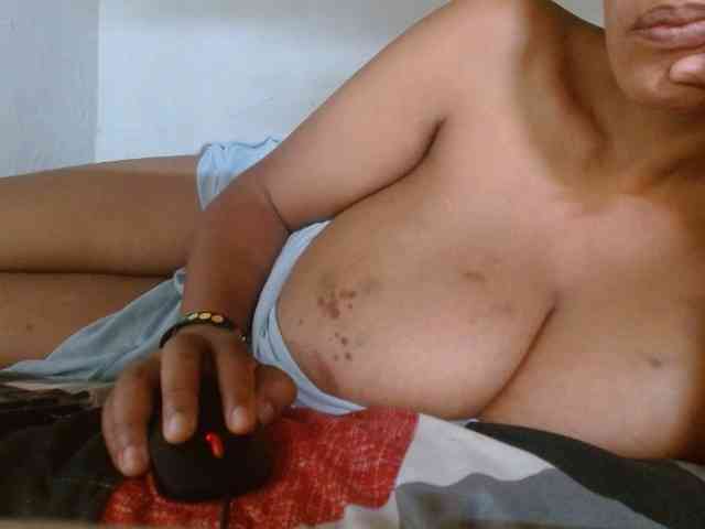 diamondboobs44dddx webcam