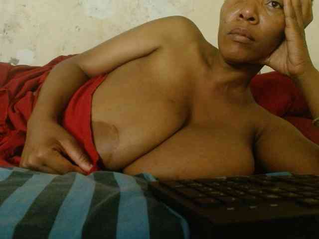 diamondboobs44dddx webcam