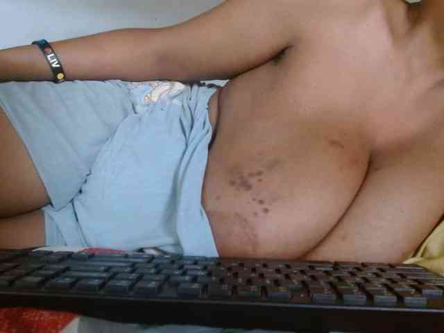 diamondboobs44dddx webcam