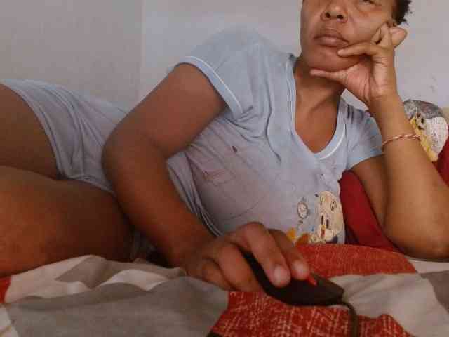 diamondboobs44dddx webcam