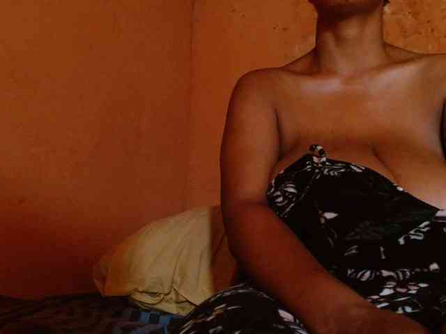 diamondboobs44dddx webcam