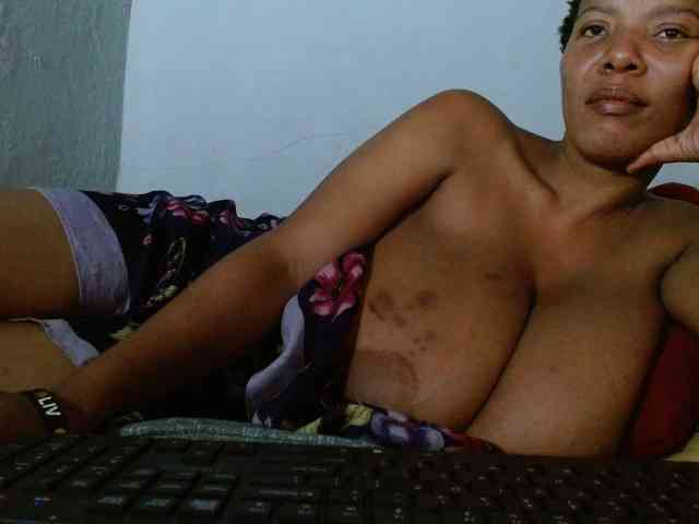 diamondboobs44dddx webcam