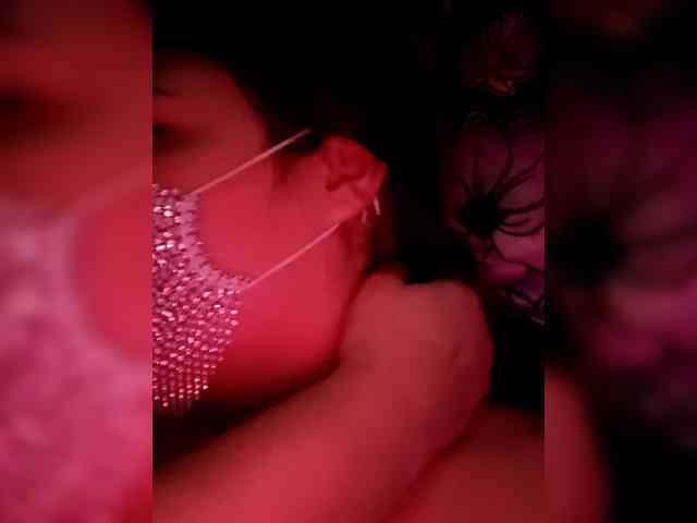 Zadira_Fox webcam