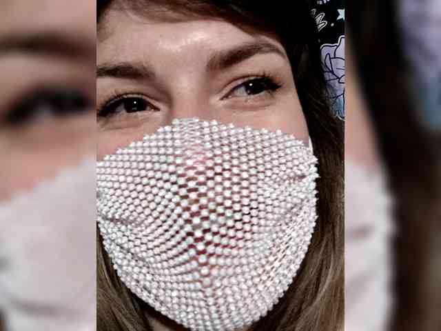 Zadira_Fox webcam