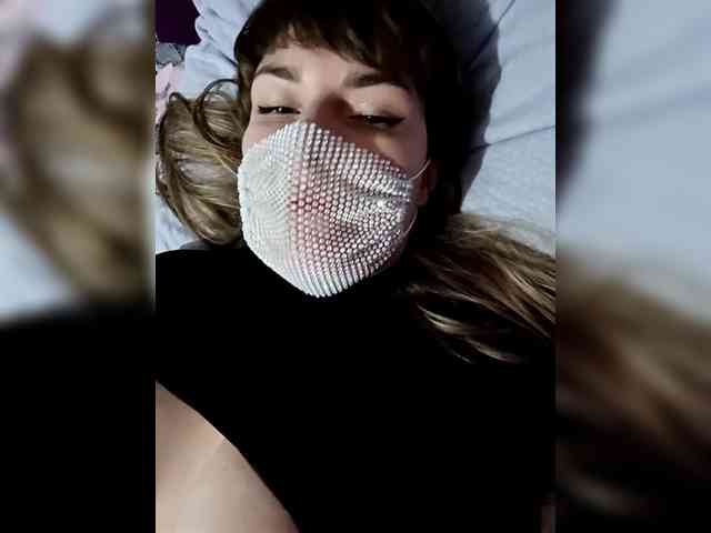 Zadira_Fox webcam