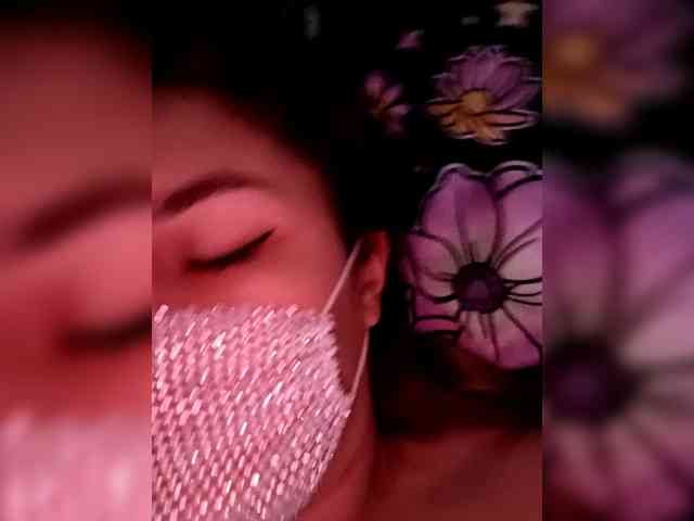 Zadira_Fox webcam
