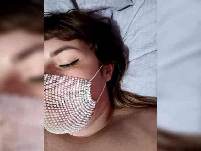 Zadira_Fox webcam