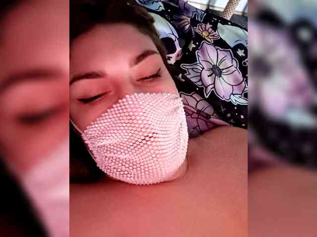 Zadira_Fox webcam