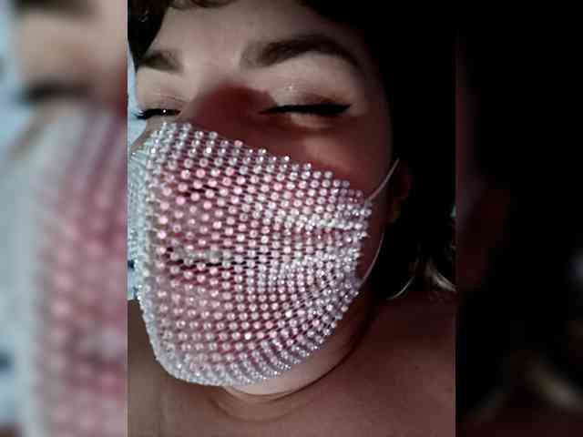 Zadira_Fox webcam