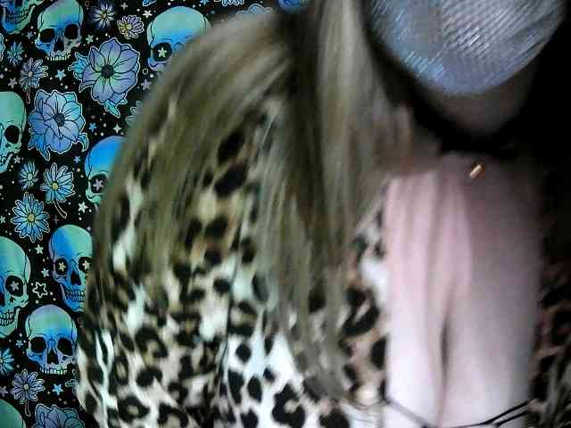 Zadira_Fox webcam