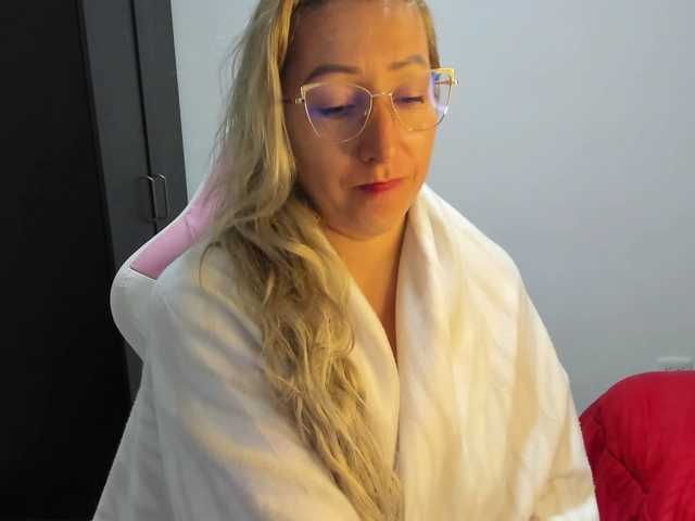 chrystal85's BongaCams show and profile