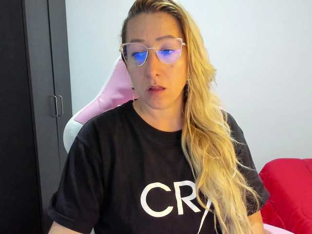 chrystal85's BongaCams show and profile