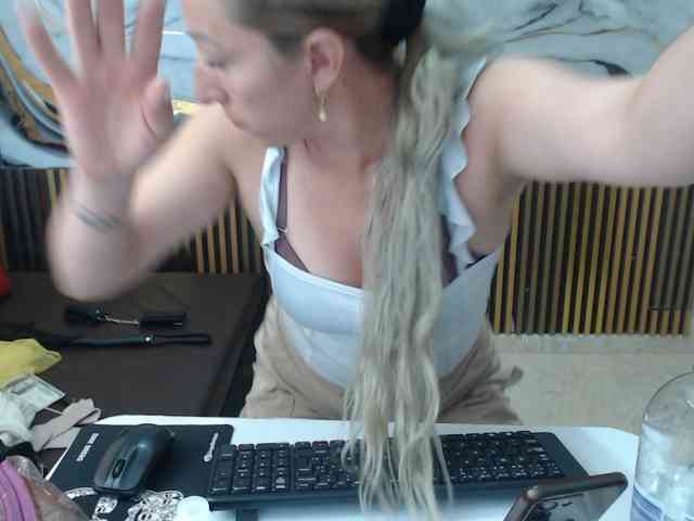 chrystal85 webcam