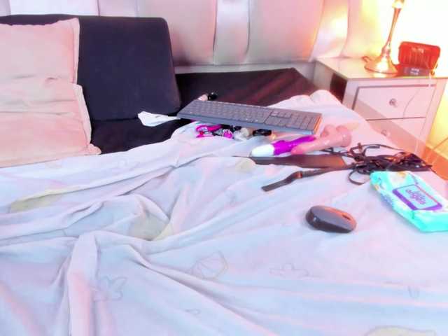 megan-loviitz's BongaCams show and profile