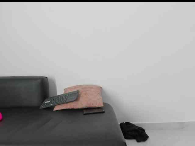 Yuly-alex11 Live Webcam on BongaCams