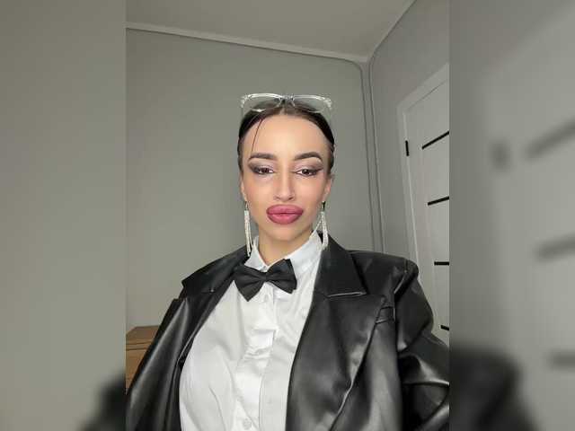 чат с AdeleLaCroix