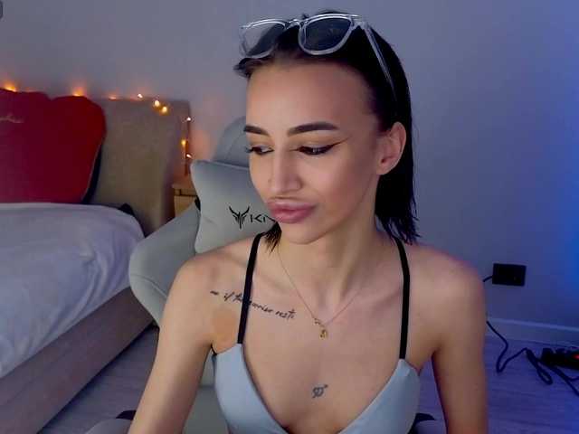 AdeleLaCroix's BongaCams show and profile