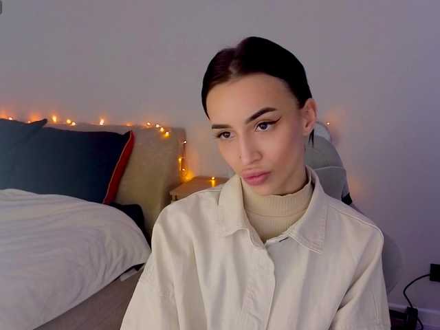 AdeleLaCroix's BongaCams show and profile