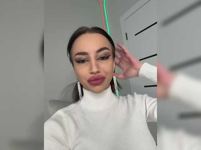 AdeleLaCroix – webcam model profile photo