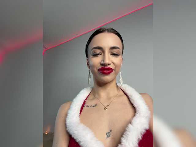 AdeleLaCroix – webcam model profile photo