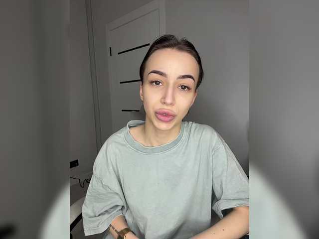 AdeleLaCroix live cam