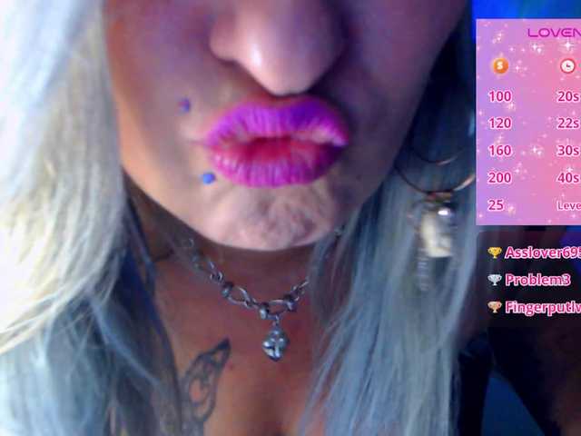 LilithGreen's BongaCams show and profile