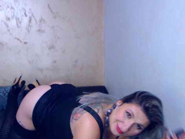 LilithGreen webcam