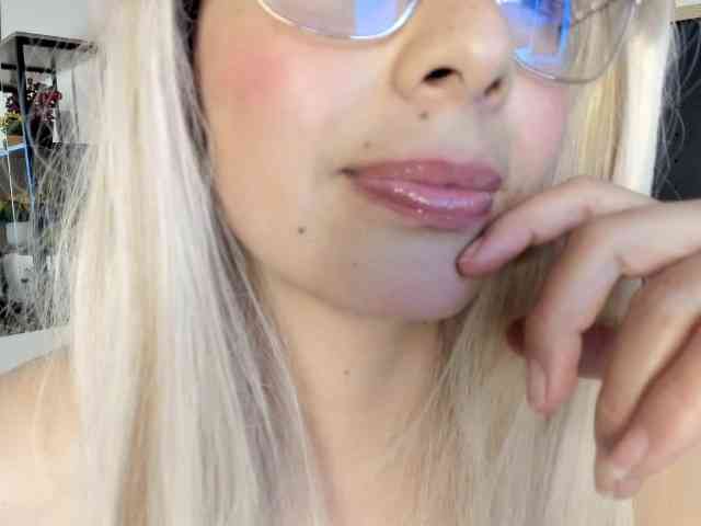 AbbyJhonsS Live Webcam on BongaCams