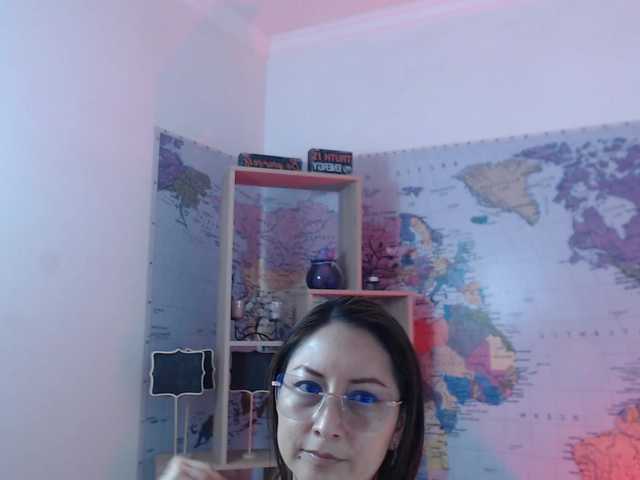  EvelynnMiller chat room