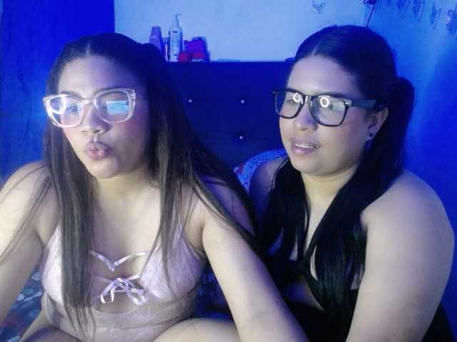 2moonsfulloflove Live Webcam on BongaCams